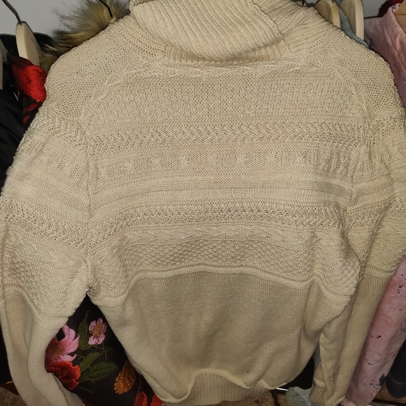 Sweater - Picture 2 of 4